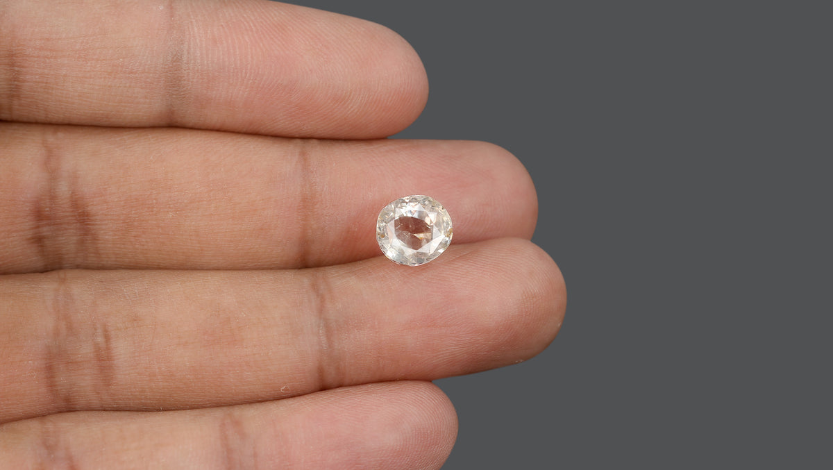 Natural White Sapphire 5.16 Carats / 5.67 Ratti