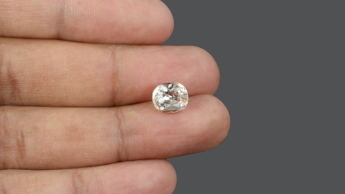 Natural White Sapphire 4.91 Carats / 5.4 Ratti
