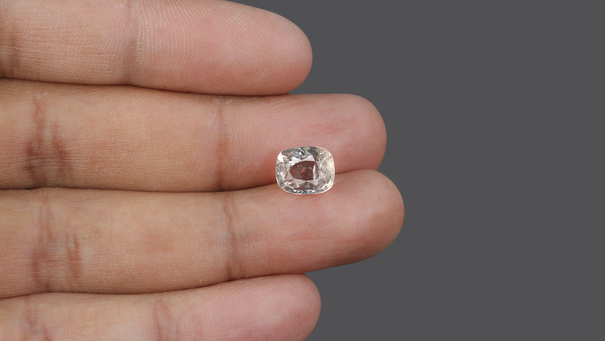 Natural White Sapphire 5.23 Carats / 5.75 Ratti