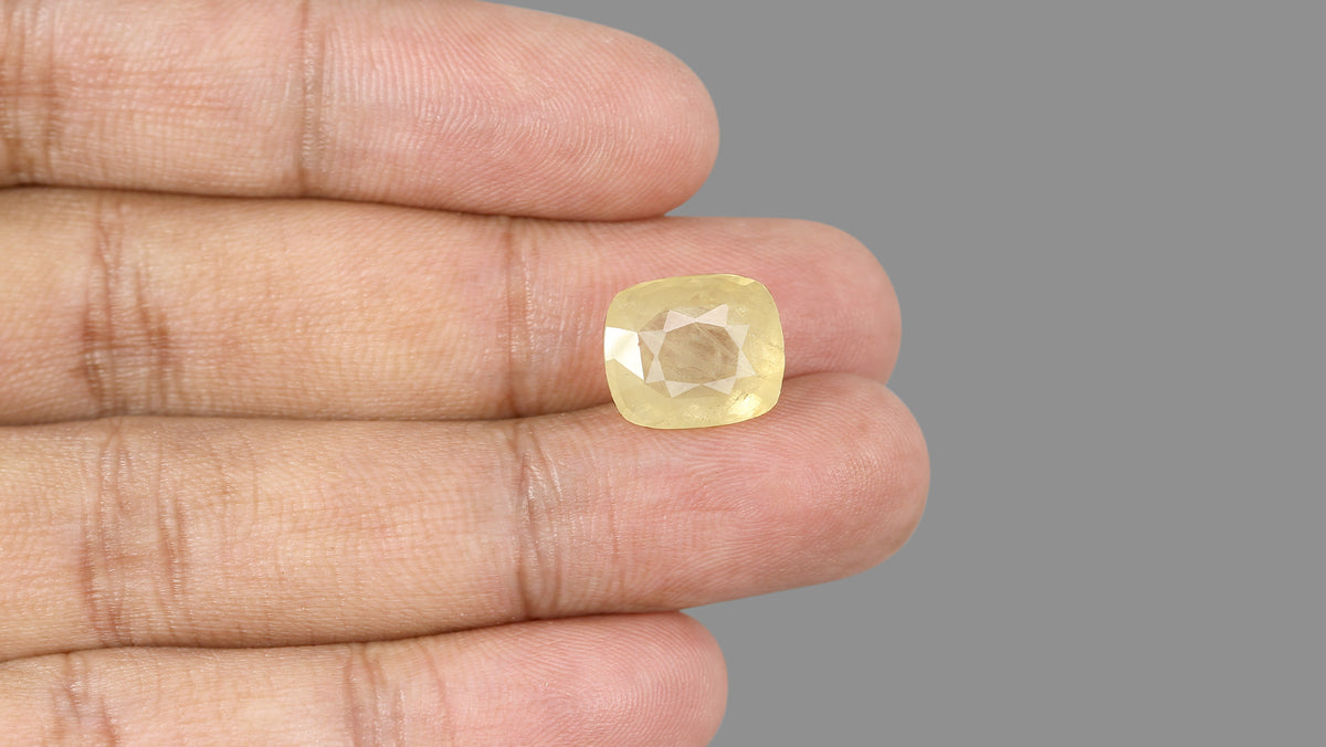 Natural Yellow Sapphire 10.68 Carats / 11.74 Ratti