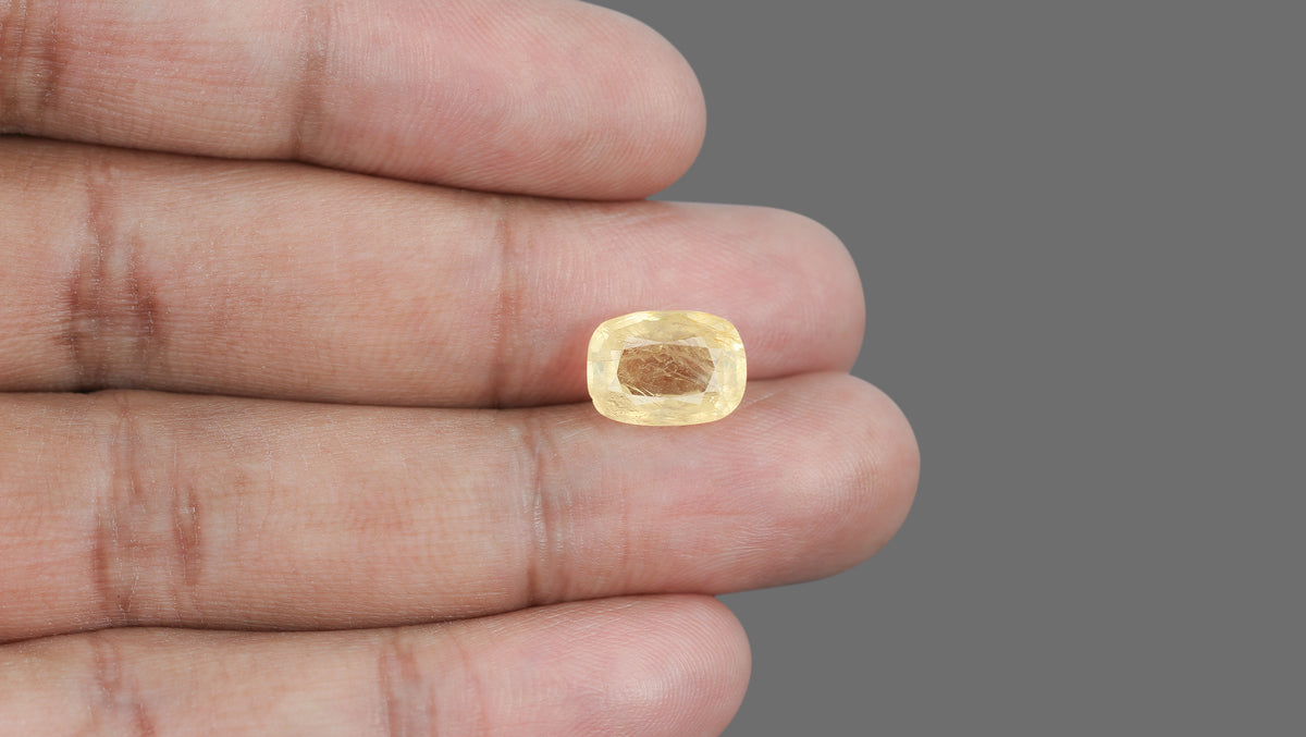 Natural Yellow Sapphire 6.02 Carats / 6.62 Ratti