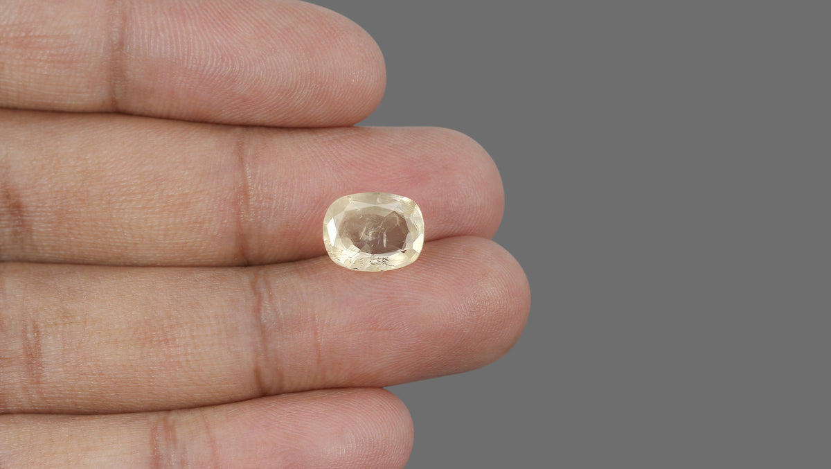 Natural Yellow Sapphire 5.86 Carats / 6.44 Ratti