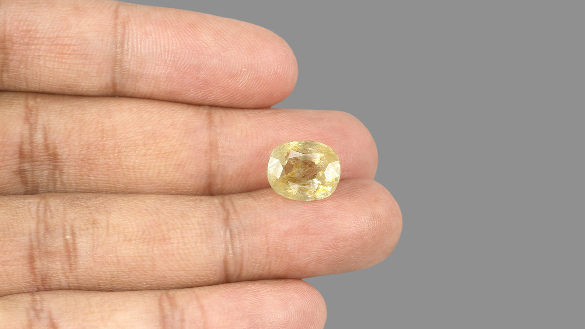 Natural Yellow Sapphire 10.02 Carats / 11.01 Ratti