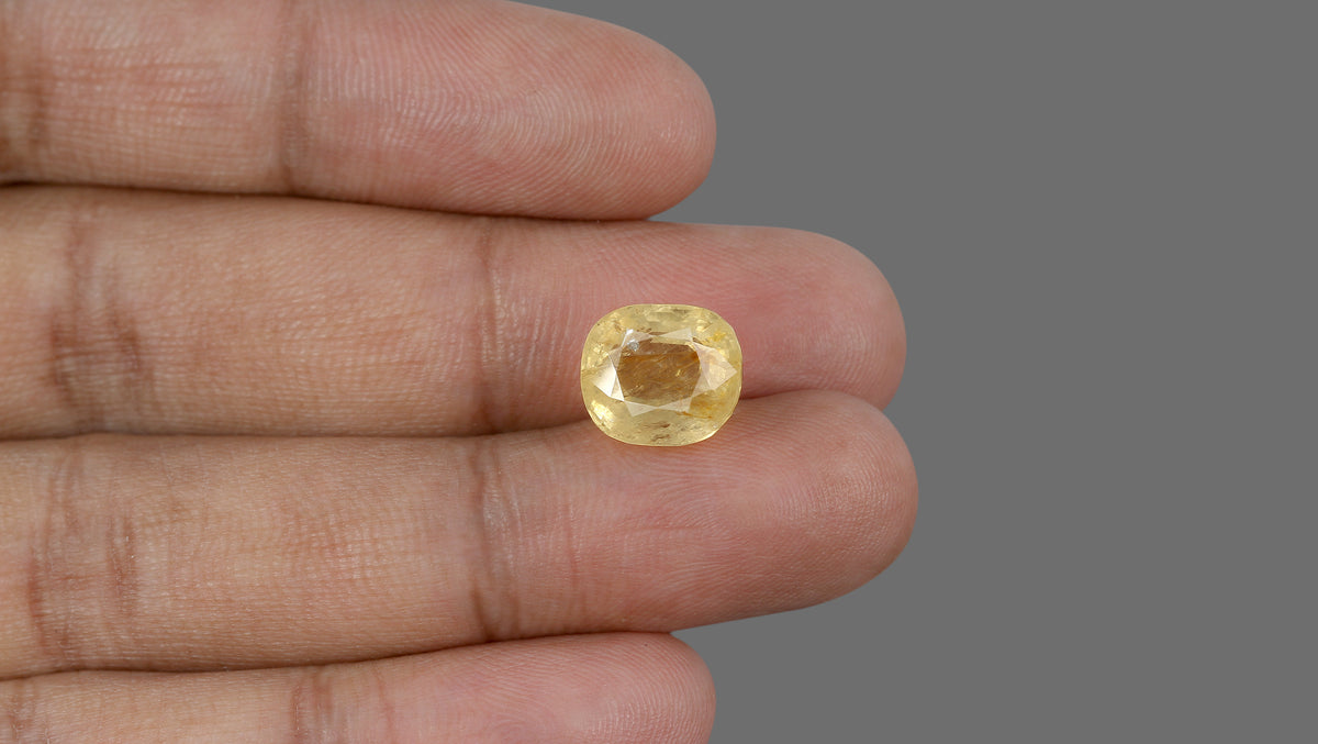 Natural Yellow Sapphire 10.15 Carats / 11.15 Ratti