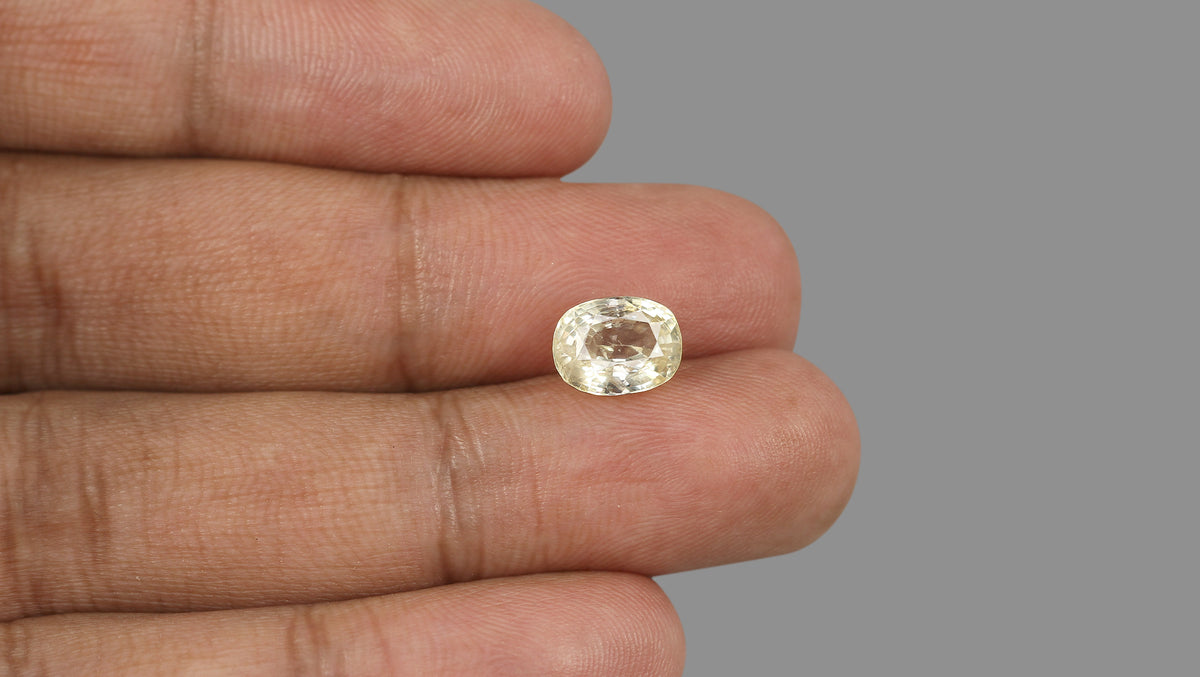 Natural Yellow Sapphire 3.94 Carats / 4.33 Ratti