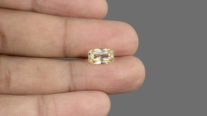 Natural Yellow Sapphire 4.50 Carats / 4.95 Ratti