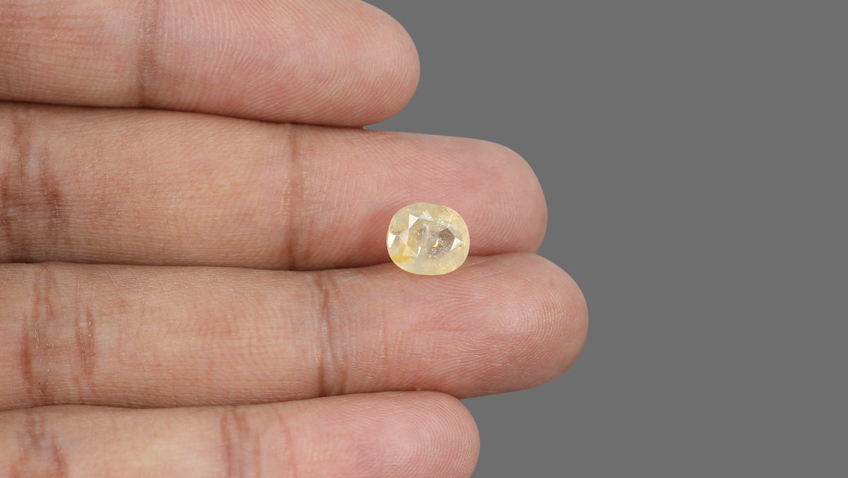 Natural Yellow Sapphire 4.36 Carats / 4.79 Ratti