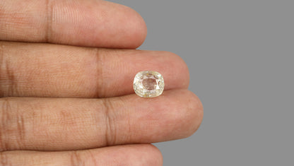 Natural Yellow Sapphire 6.13 Carats / 6.74 Ratti