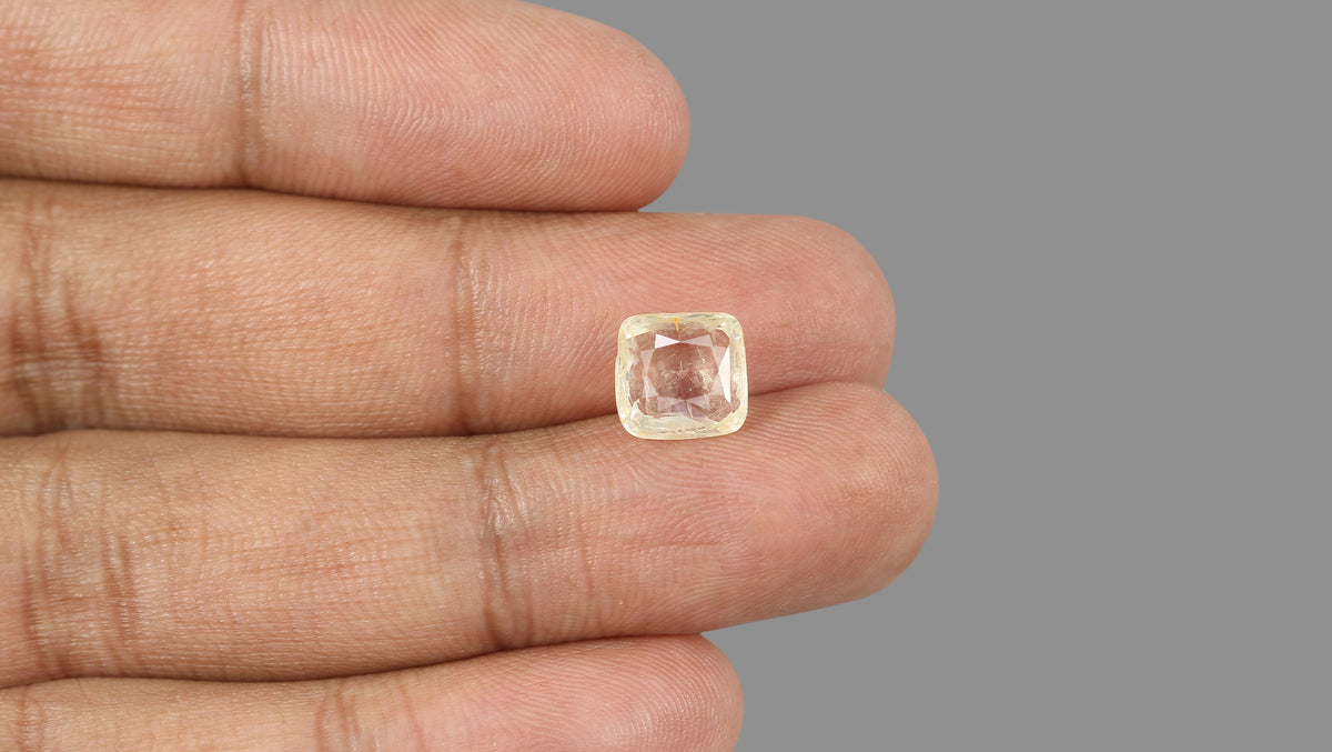 Natural Yellow Sapphire 4.56 Carats / 5.01 Ratti
