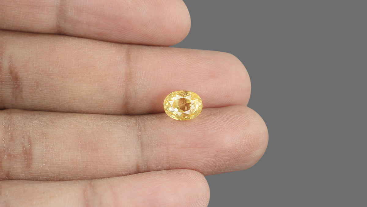Natural Yellow Sapphire 4.50 Carats / 4.95 Ratti