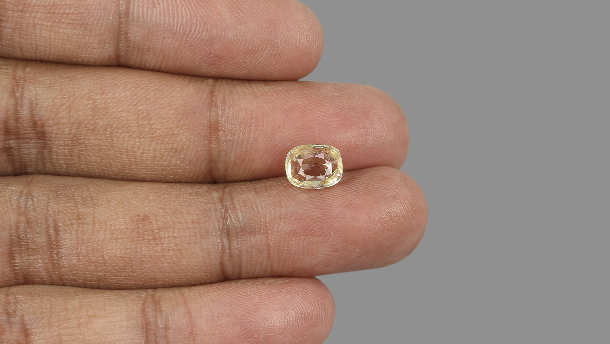Natural Yellow Sapphire 2.74 Carats / 3.19 Ratti