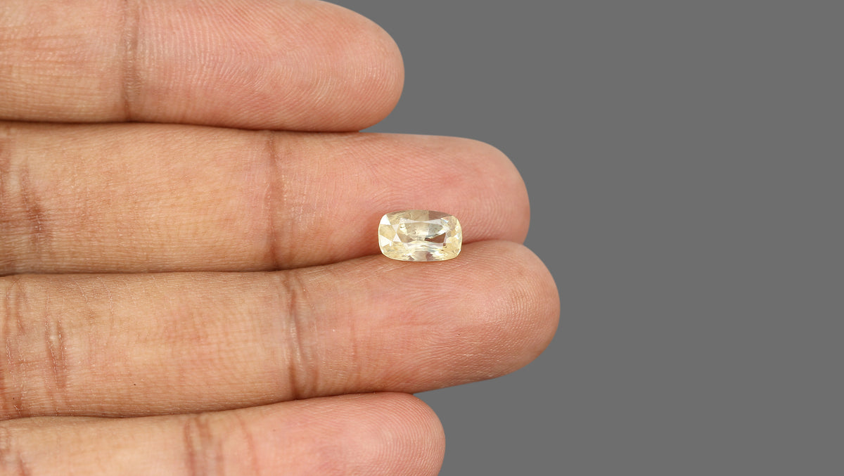 Natural Yellow Sapphire 2.70 Carats / 2.97 Ratti