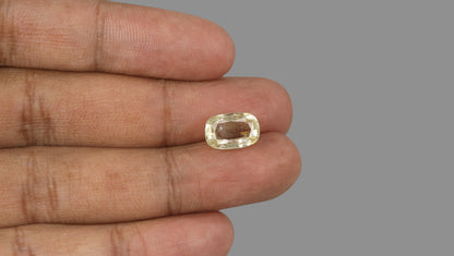 Natural Yellow Sapphire 6.88 Carats / 7.56 Ratti