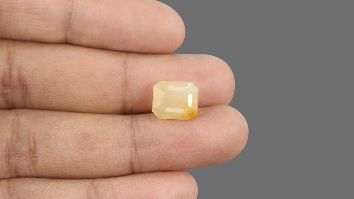 Natural Yellow Sapphire 10.14 Carats / 11.14 Ratti