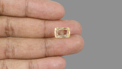 Natural Yellow Sapphire 8.35 Carats / 9.18 Ratti