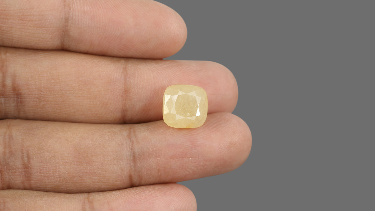 Natural Yellow Sapphire 10.03 Carats / 11.02 Ratti