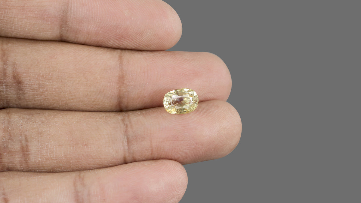 Natural Yellow Sapphire 4.16 Carats / 4.57 Ratti