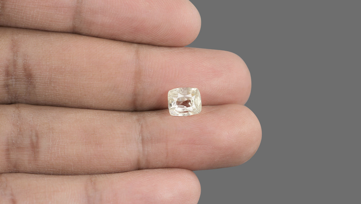 Natural Yellow Sapphire 3.57 Carats / 3.92 Ratti