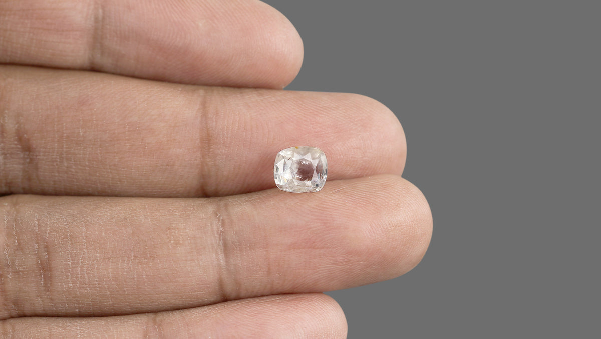 Natural Yellow Sapphire 3.01 Carats / 3.31 Ratti