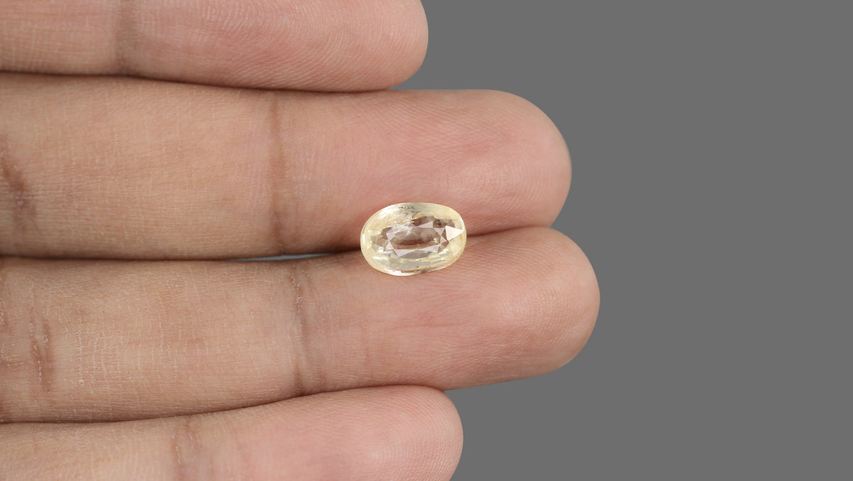 Natural Yellow Sapphire 4.61 Carats / 5.07 Ratti