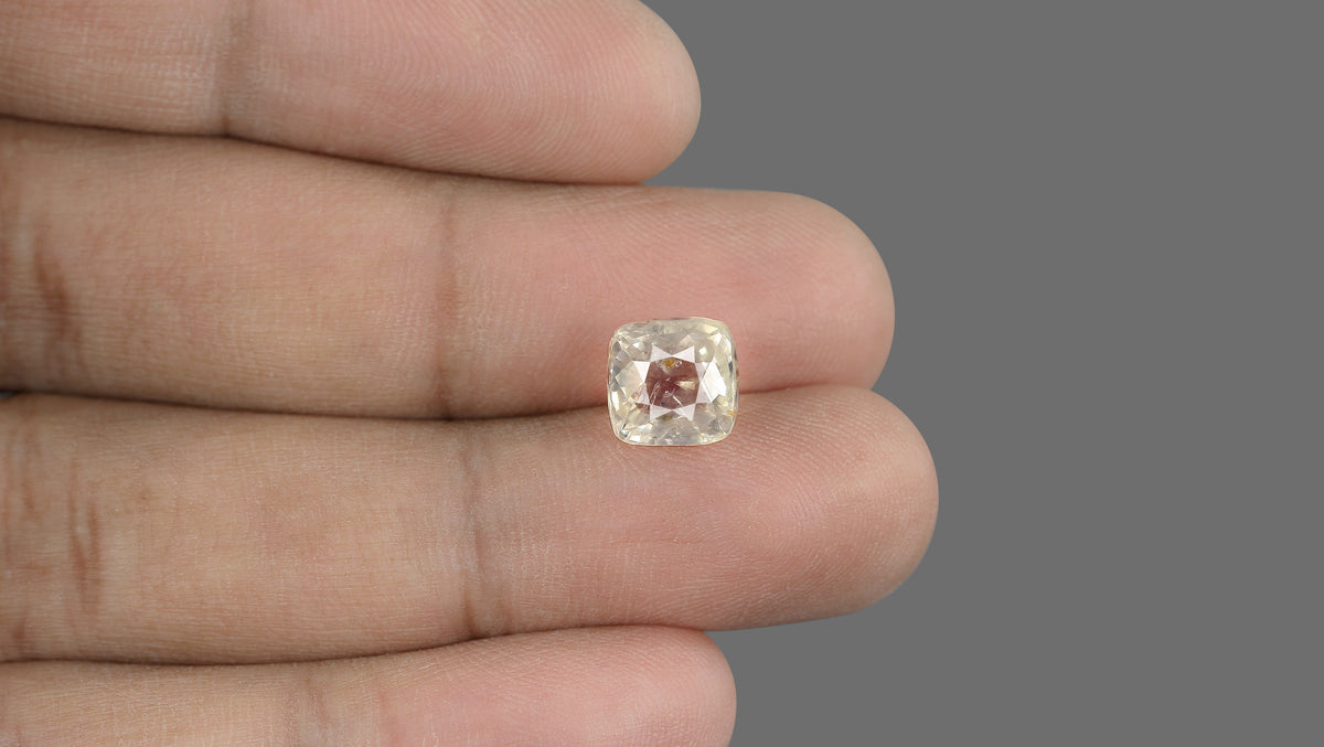 Natural Yellow Sapphire 6.38 Carats / 7.01 Ratti