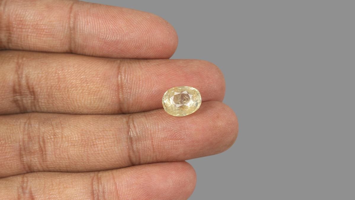 Natural Yellow Sapphire 6.46 Carats / 7.1 Ratti