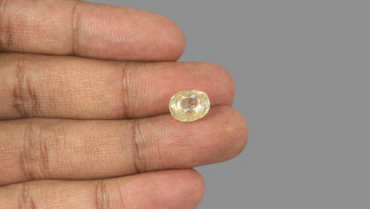 Natural Yellow Sapphire 6.46 Carats / 7.1 Ratti