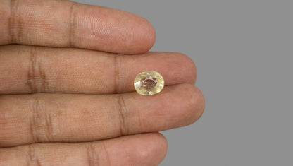 Natural Yellow Sapphire 6.13 Carats / 6.74 Ratti