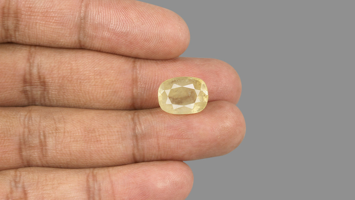 Natural Yellow Sapphire 10.83 Carats / 11.9 Ratti