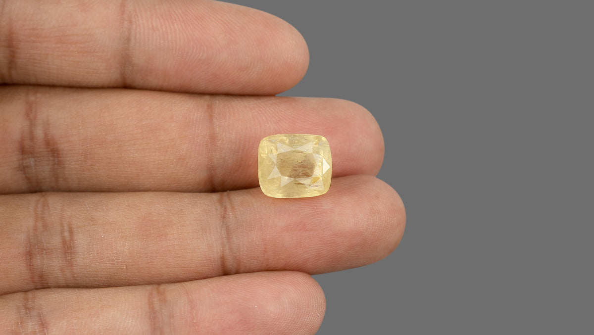 Natural Yellow Sapphire 12.00 Carats / 13.19 Ratti