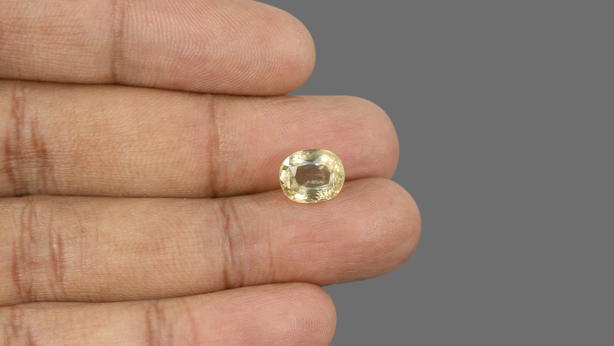 Natural Yellow Sapphire 5.26 Carats / 5.78 Ratti
