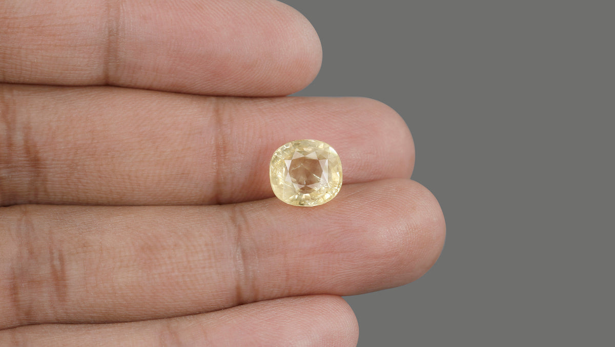 Natural Yellow Sapphire 7.24 Carats / 7.96 Ratti