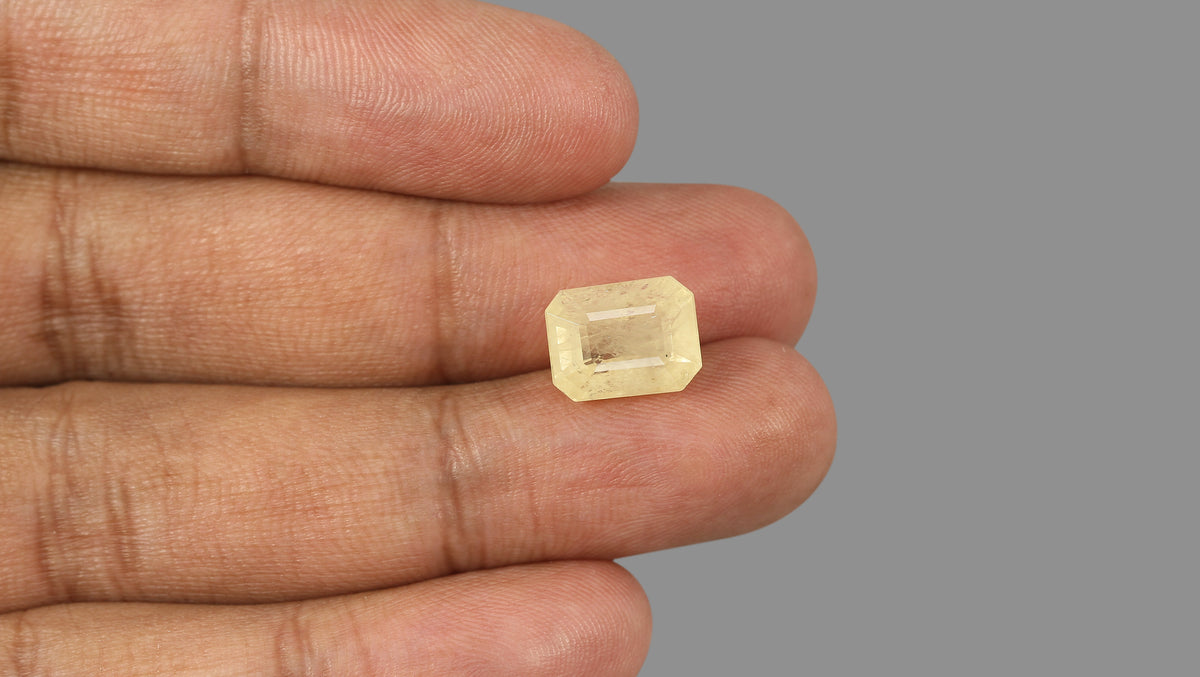 Natural Yellow Sapphire 8.65 Carats / 9.51 Ratti