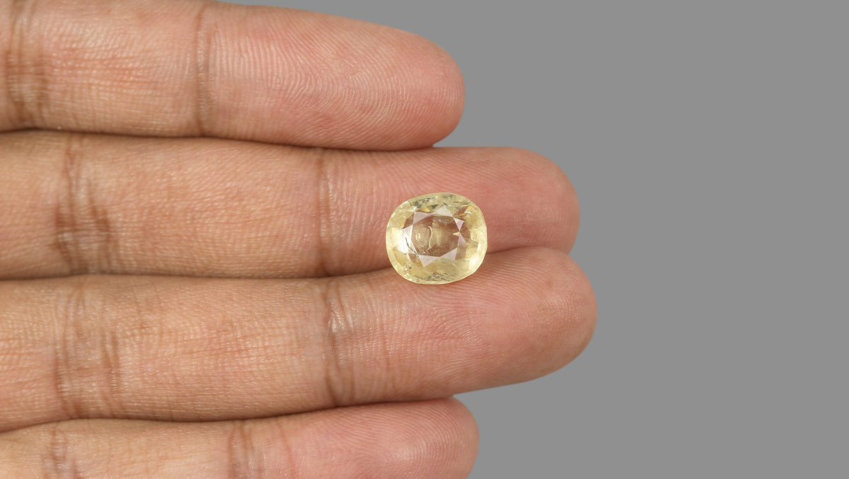 Natural Yellow Sapphire 7.76 Carats / 8.53 Ratti