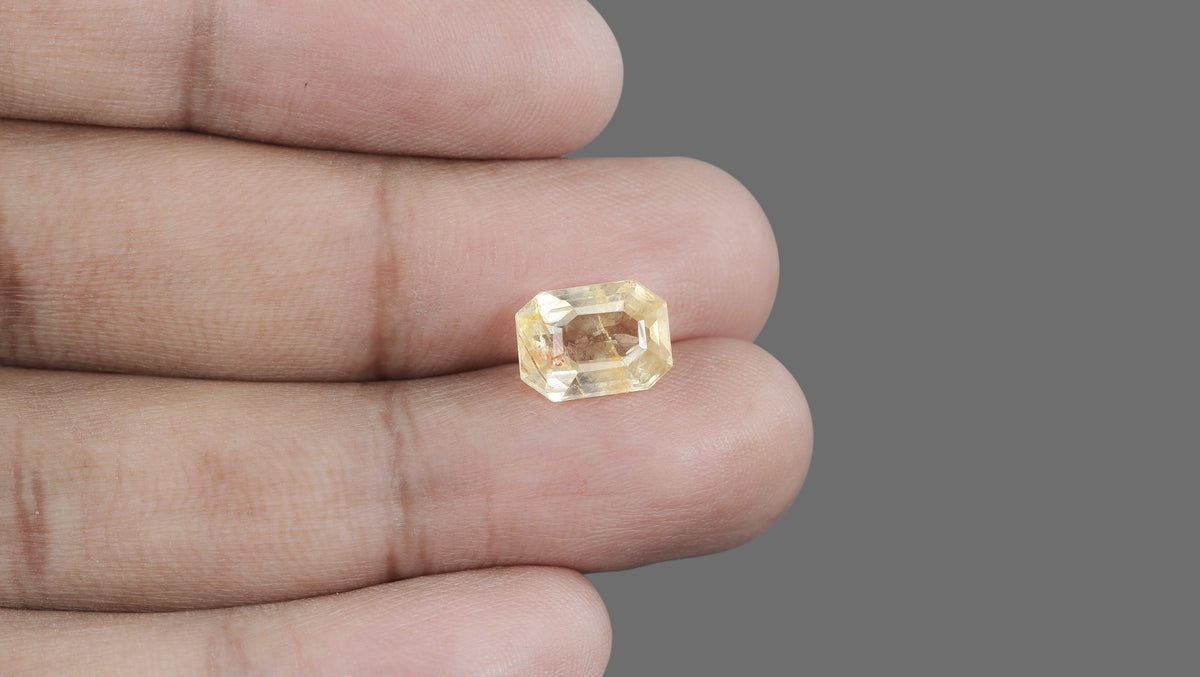 Natural Yellow Sapphire 5.84 Carats / 6.42 Ratti