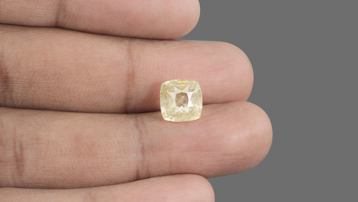 Natural Yellow Sapphire 6.52 Carats / 7.16 Ratti
