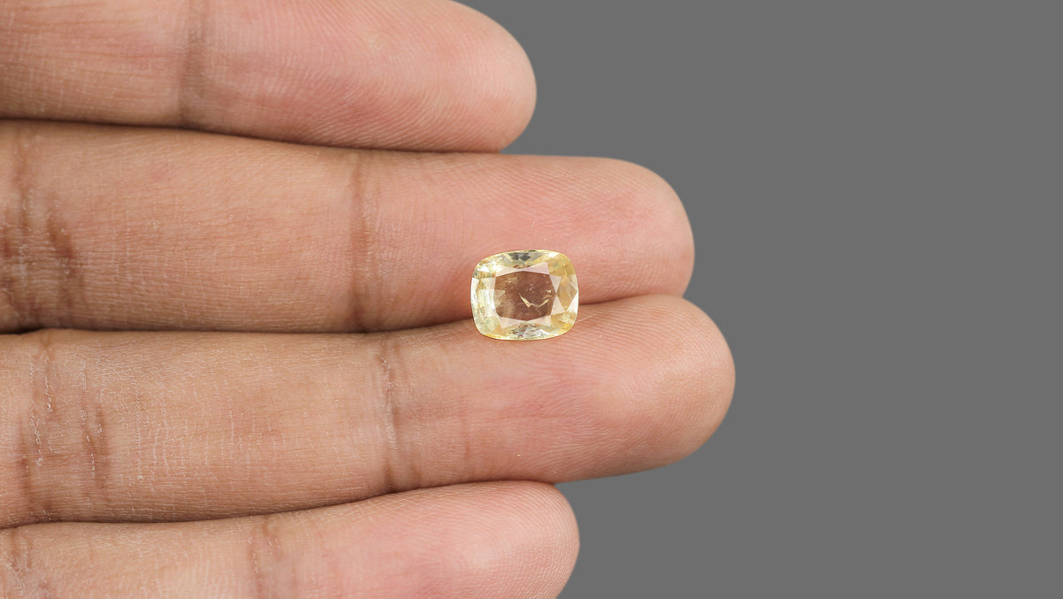 Natural Yellow Sapphire 2.74 Carats / 3.01 Ratti