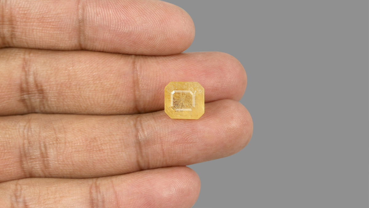 Natural Yellow Sapphire 8.24 Carats / 9.05 Ratti