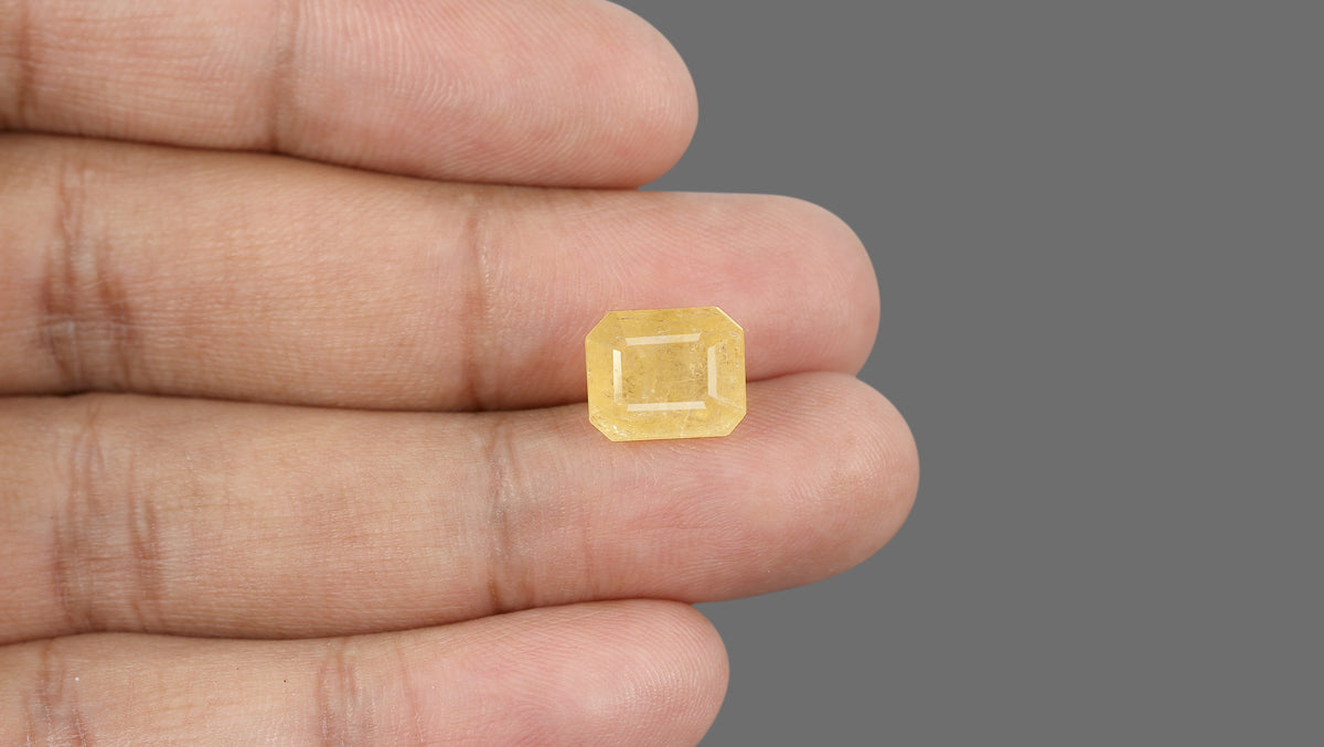 Natural Yellow Sapphire 8.24 Carats / 9.05 Ratti