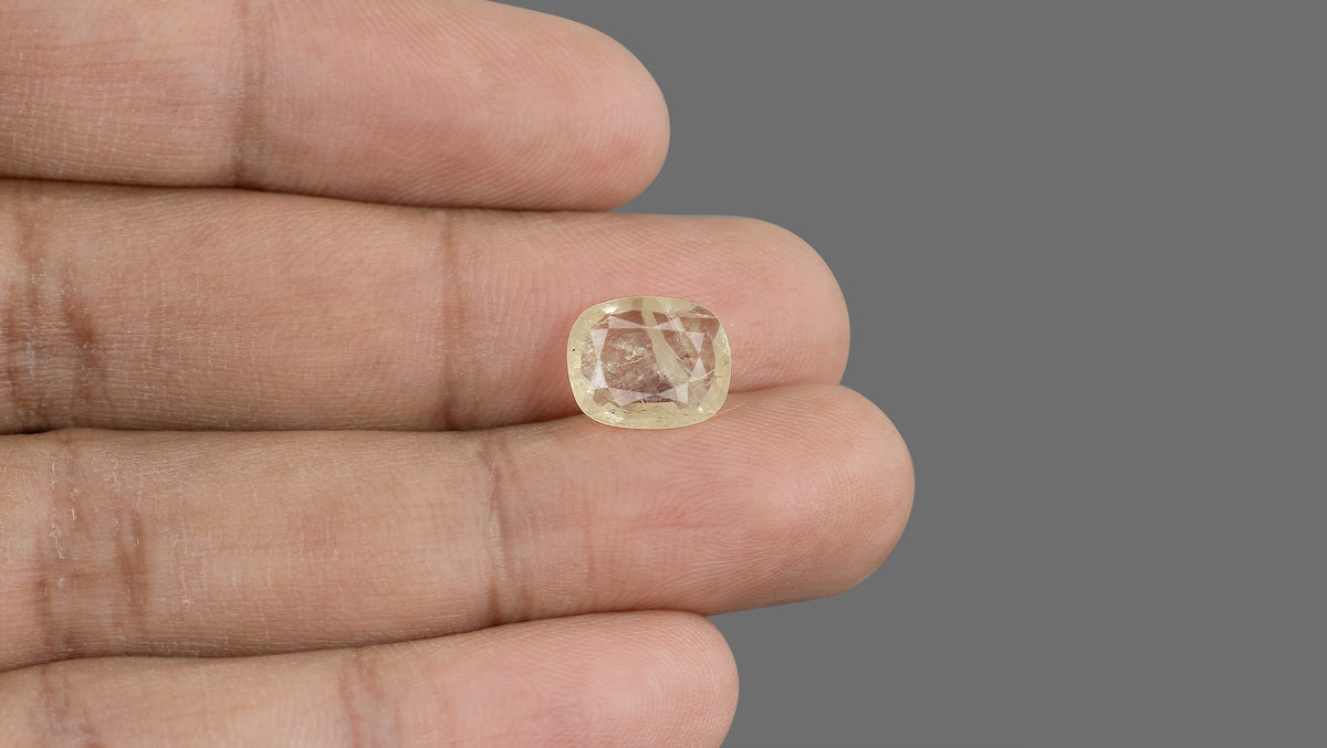 Natural Yellow Sapphire 4.33 Carats / 4.76 Ratti