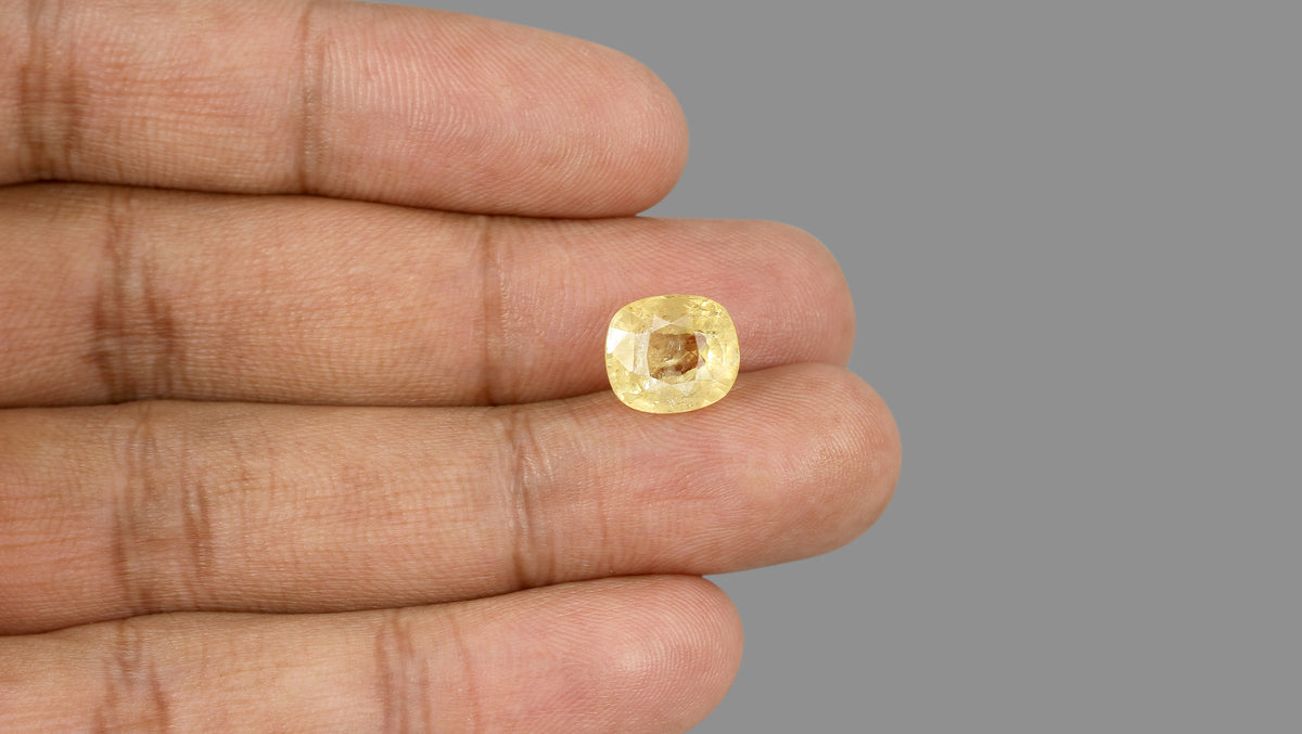 Natural Yellow Sapphire6.33 Carats / 6.96 Ratti