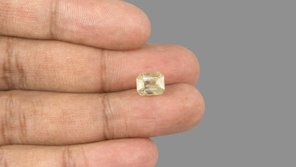 Natural Yellow Sapphire 4.42 Carats / 4.86 Ratti
