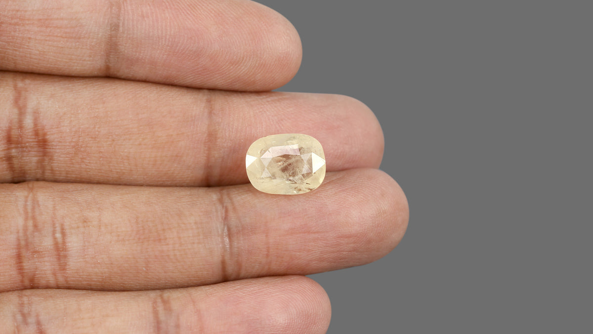 Natural Yellow Sapphire 8.23 Carats / 9.04 Ratti