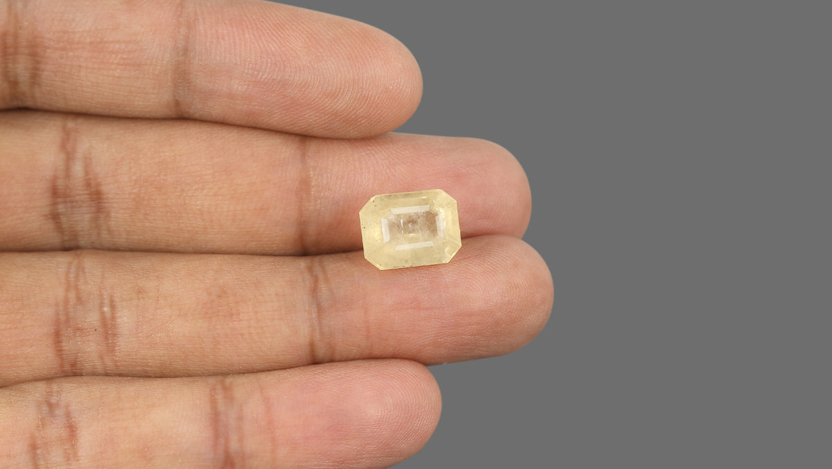 Natural Yellow Sapphire 10.17 Carats / 11.18 Ratti