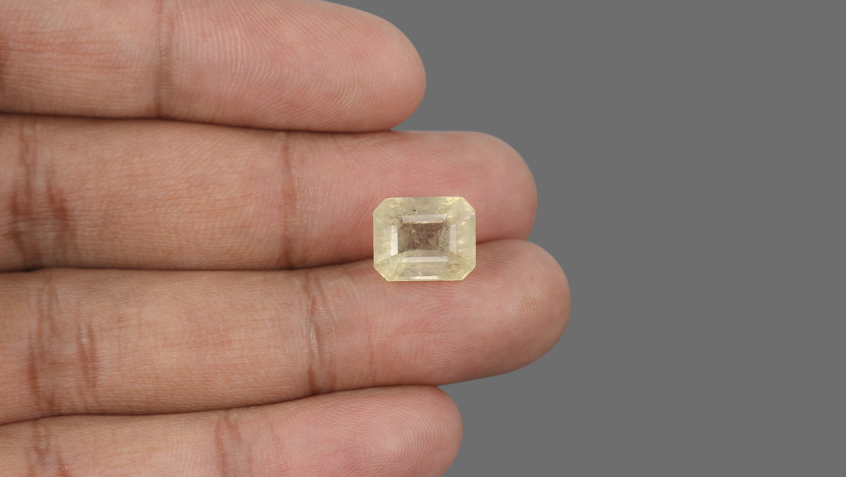 Natural Yellow Sapphire 9.33 Carats / 10.25 Ratti