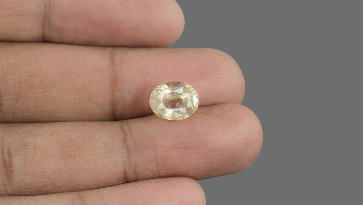 Natural Yellow Sapphire 6.19 Carats / 6.8 Ratti