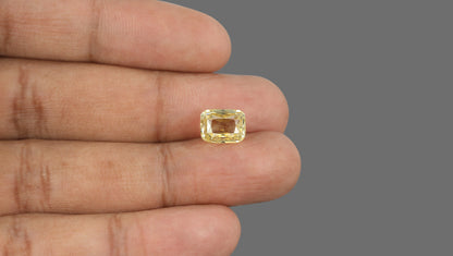 Natural Yellow Sapphire 5.46 Carats / 6 Ratti