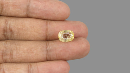 Natural Yellow Sapphire 7.04 Carats / 7.74 Ratti