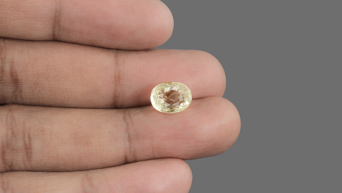 Natural Yellow Sapphire 6.92 Carats / 7.6 Ratti