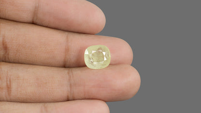 Natural Yellow Sapphire 6.48 Carats / 7.12 Ratti